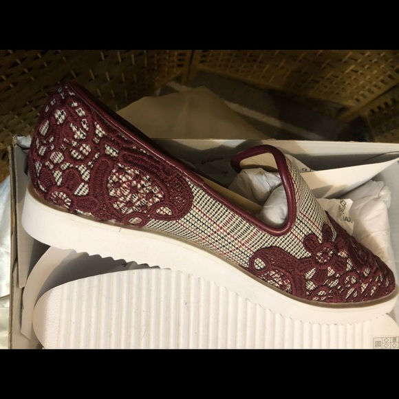 Karl Lagerfeld Paris Loafer. Plaid with embroidered appliqués. Sz 9 (NWT) - Picture 2 of 8